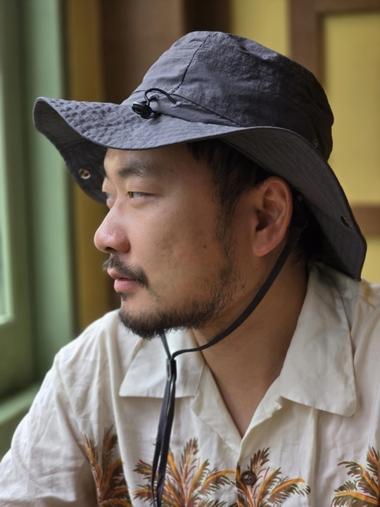 泰国中古店买的衬衫，像是一个泰国人了